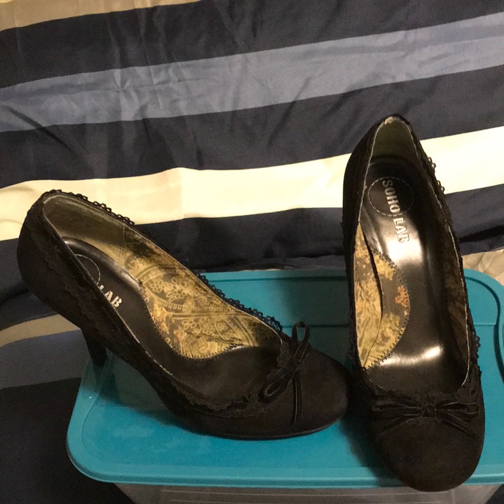 Cute Black Pumps
